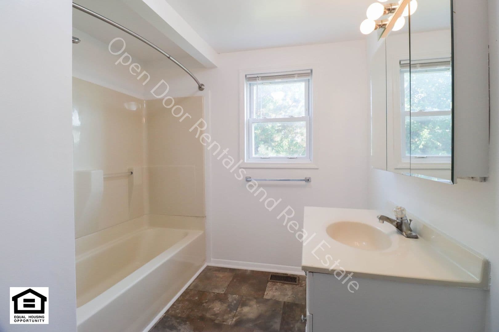 Auburn House: 1801 Dallas st
