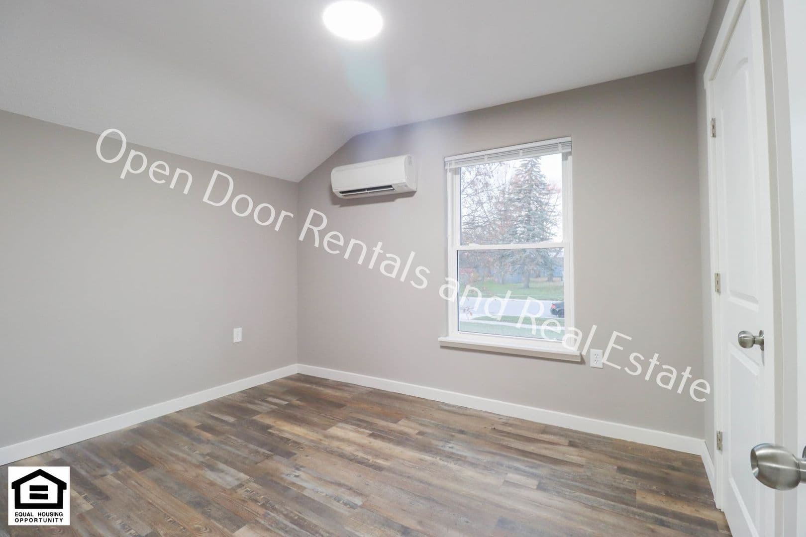 Waterloo Apartment: 315 S Washington st