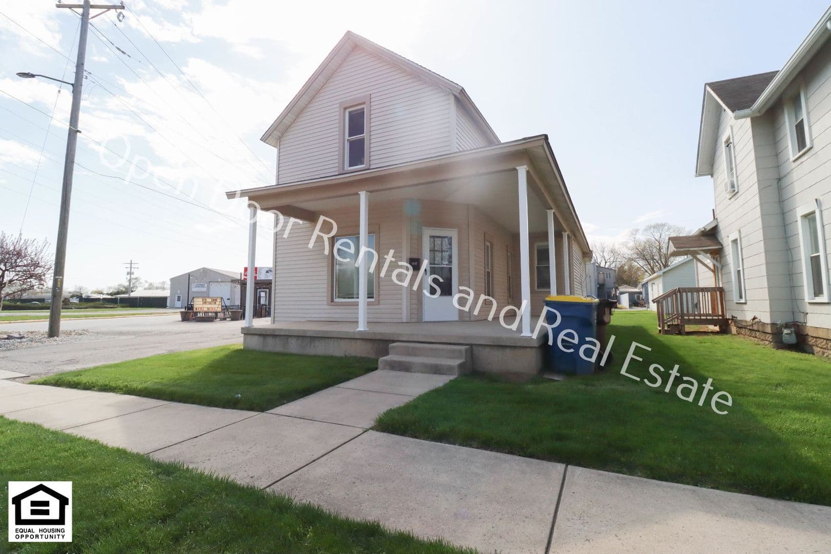 Auburn House: 1327 S Cedar St