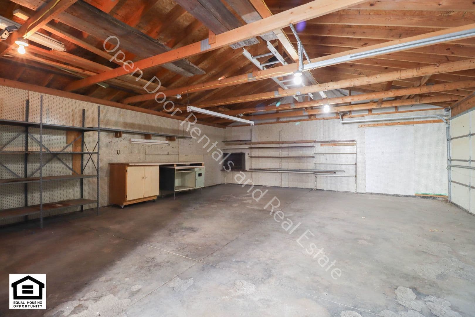 Auburn House: 1801 Dallas st