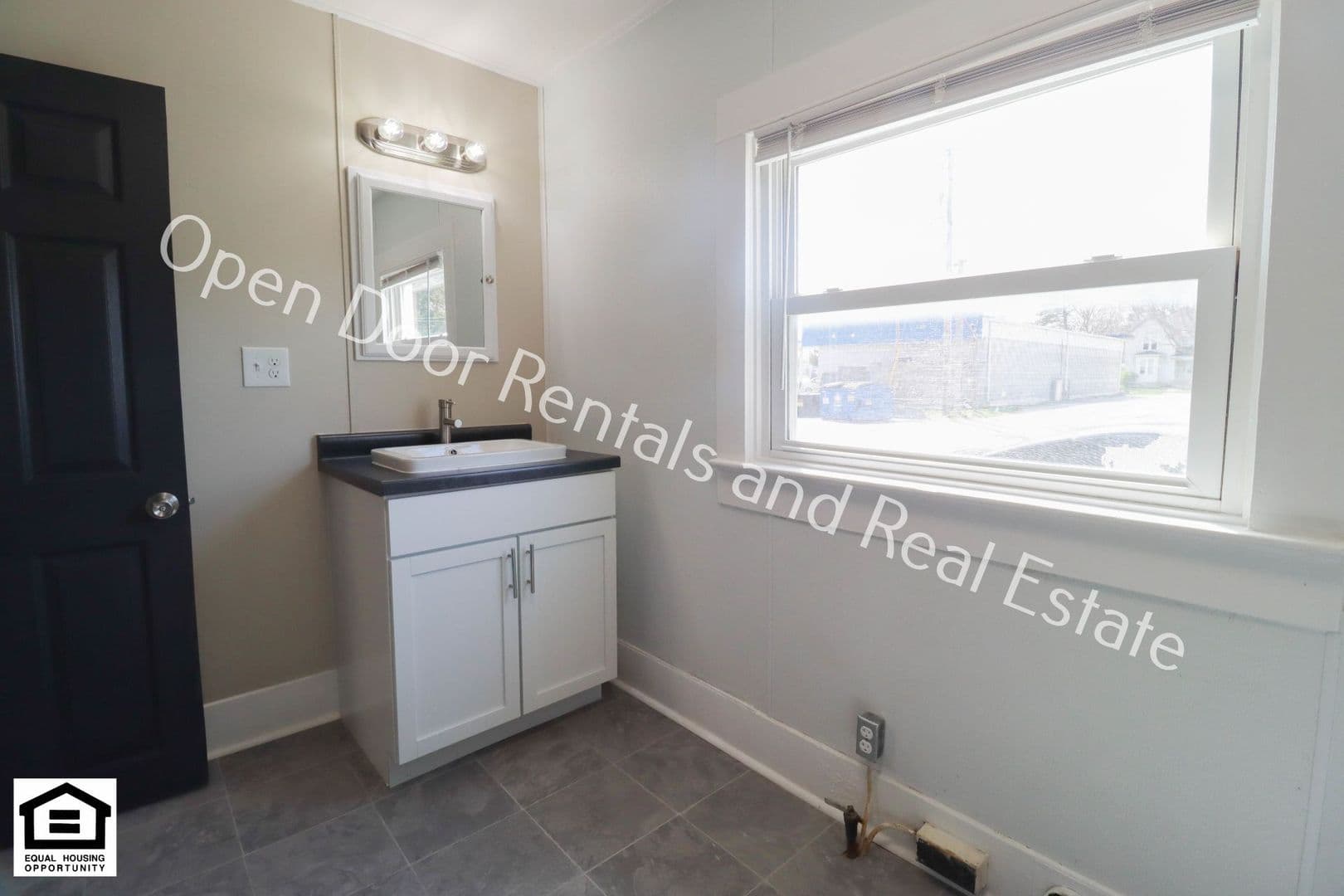 Auburn House: 1327 S Cedar St