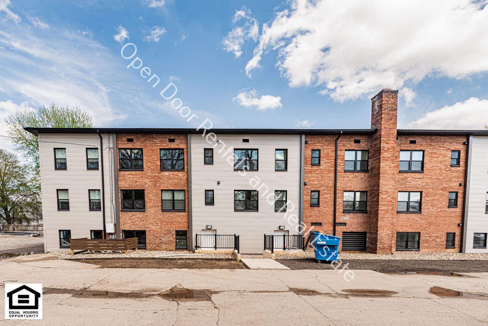 Fort Wayne Apartment: 1823 Griswold Drive