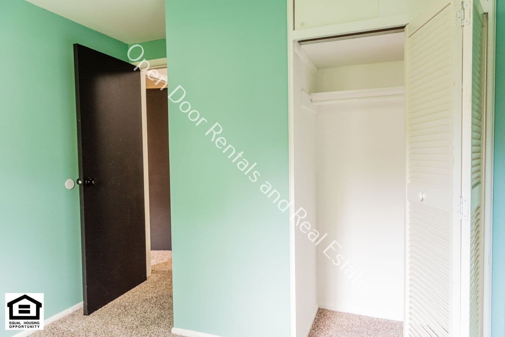 Fort Wayne House: 6718 Raintree Road