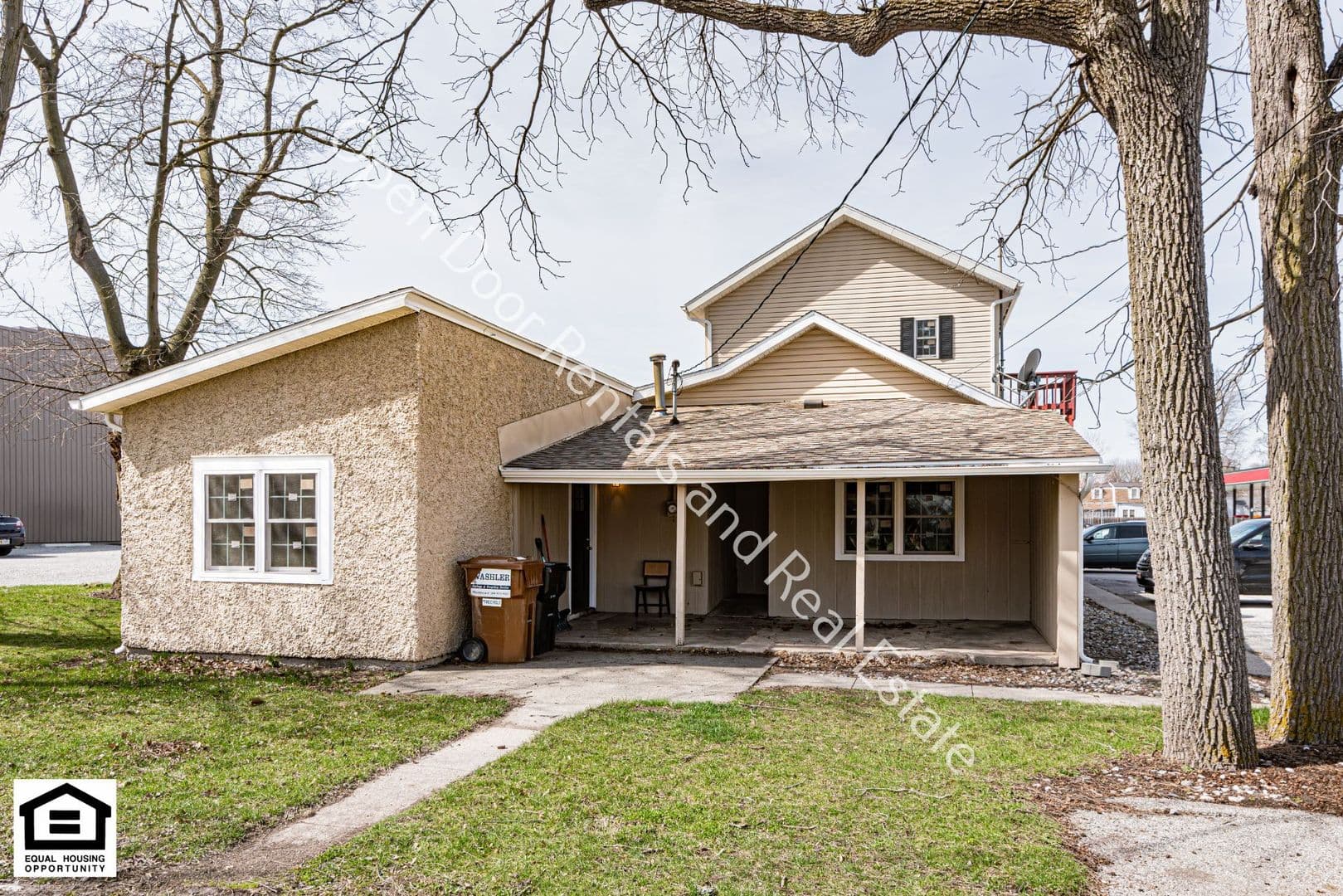 Waterloo Apartment: 340 N Wayne st