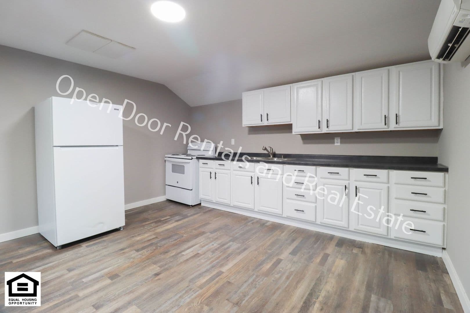 Waterloo Apartment: 315 S Washington st