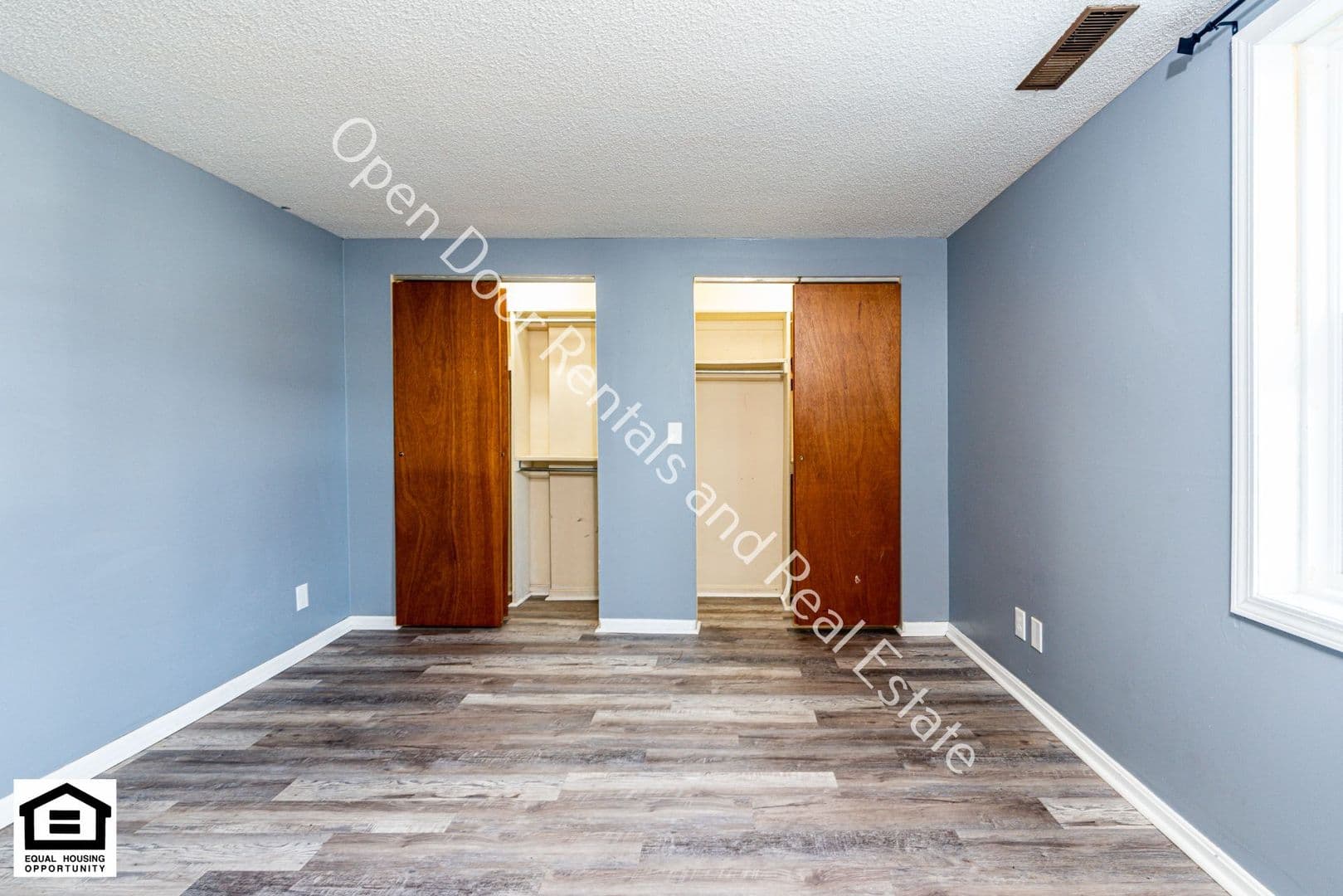 Waterloo Apartment: 340 N Wayne st