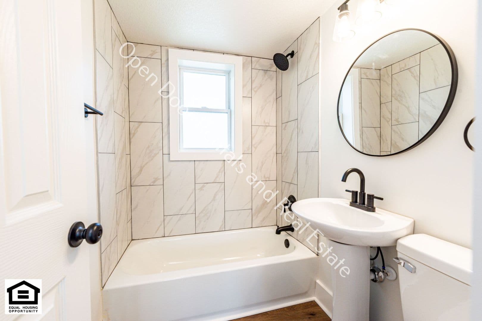 Fort Wayne Apartment: 1823 Griswold Drive