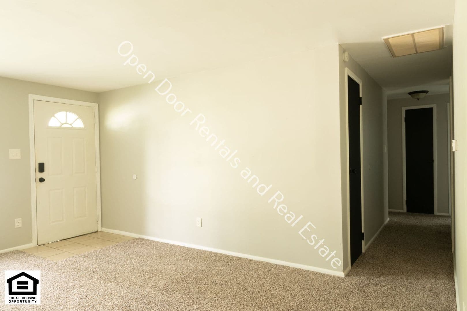 Fort Wayne House: 6718 Raintree Road