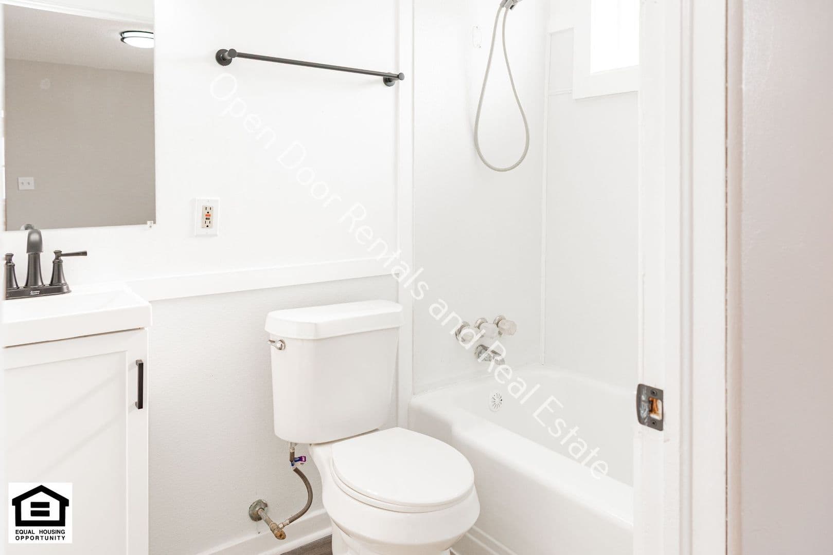 Auburn Apartment: 202 N Jackson St