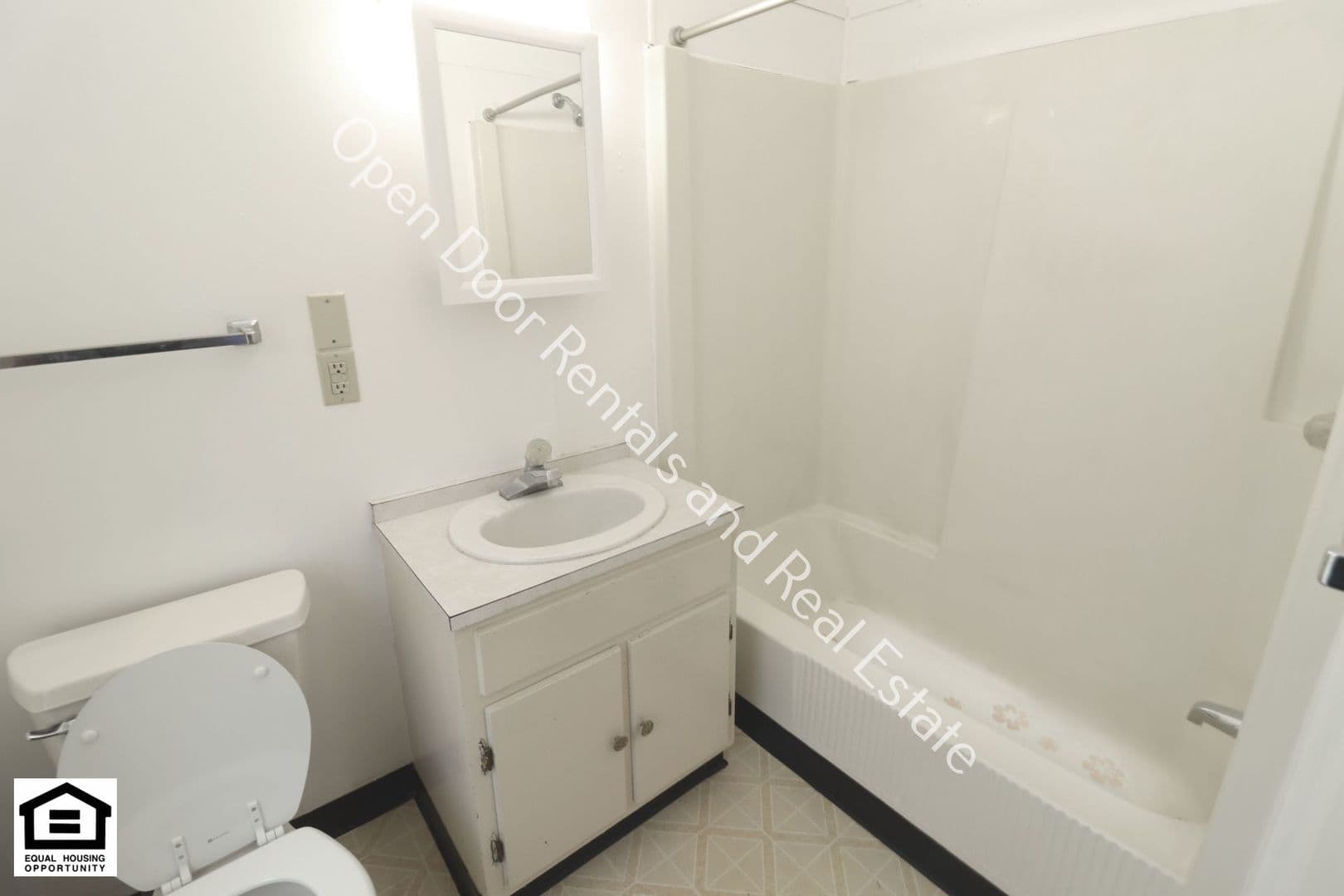 Waterloo Apartment: 255 S Wayne St