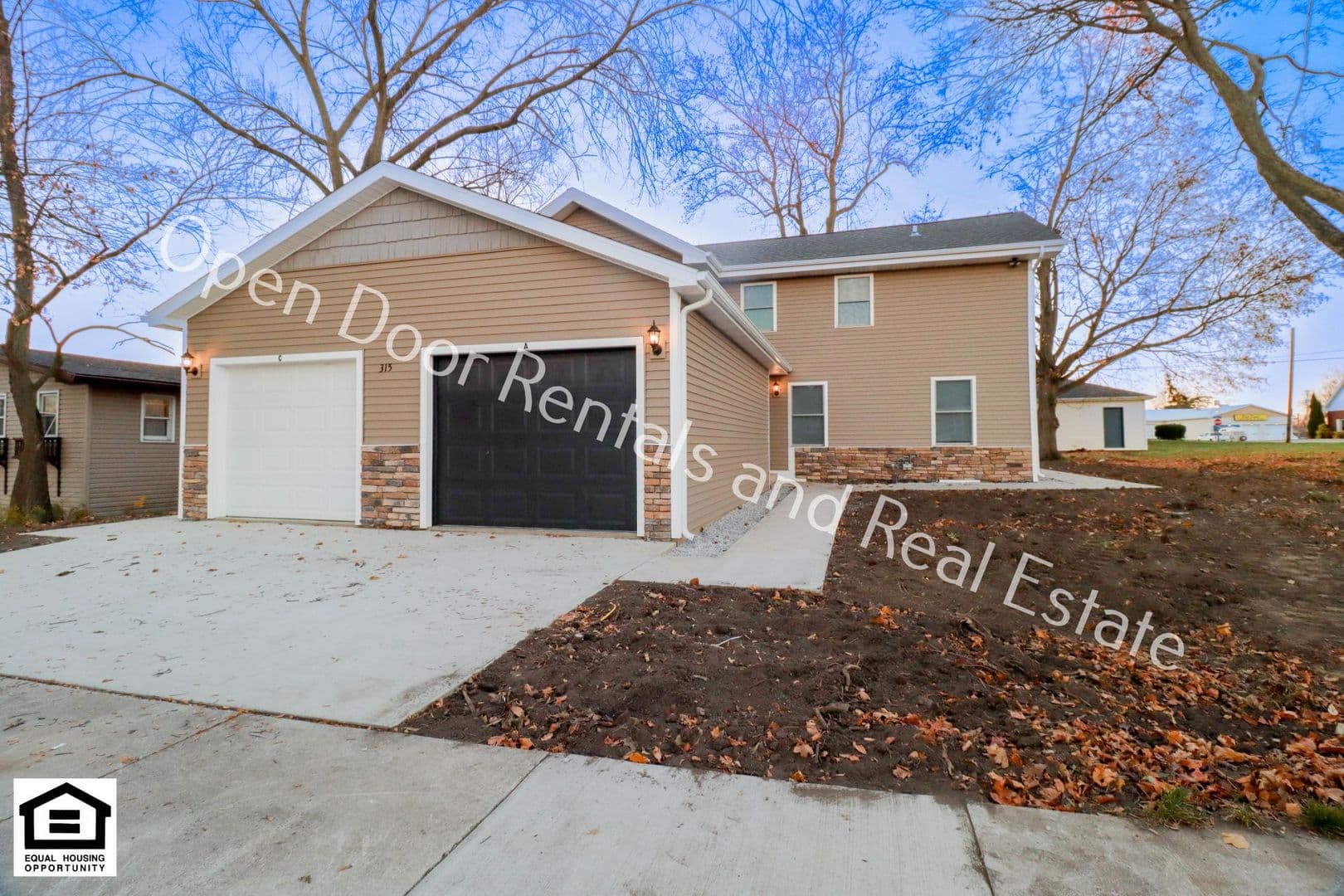 Waterloo Apartment: 315 S Washington st