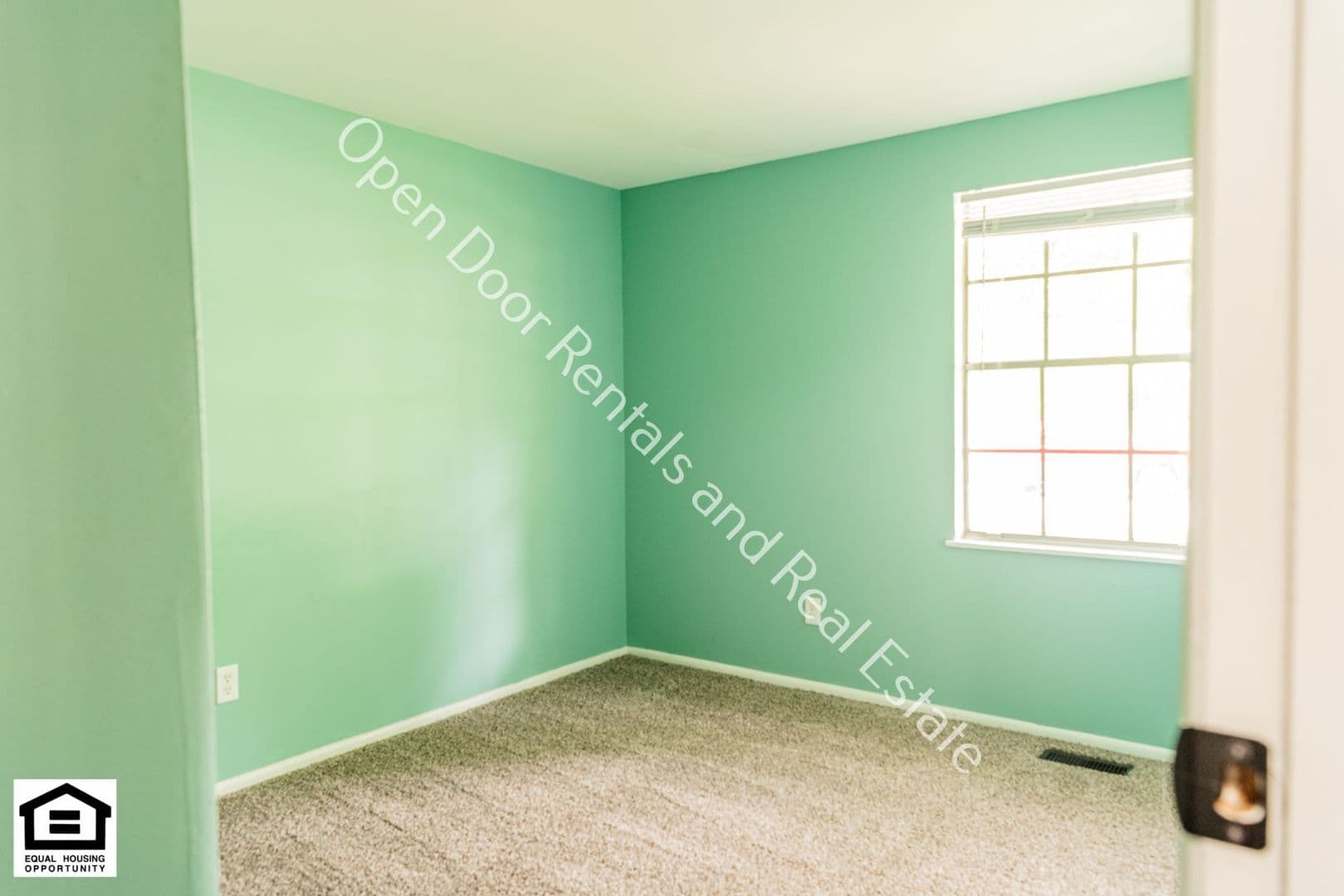 Fort Wayne House: 6718 Raintree Road