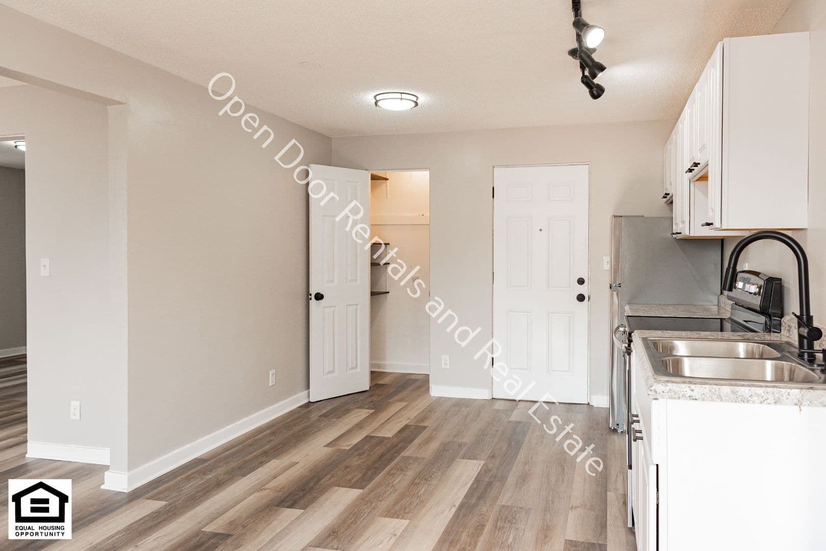 Auburn Apartment: 202 N Jackson St