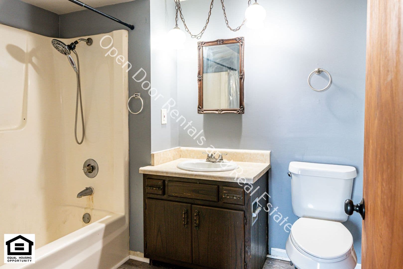 Waterloo Apartment: 340 N Wayne st