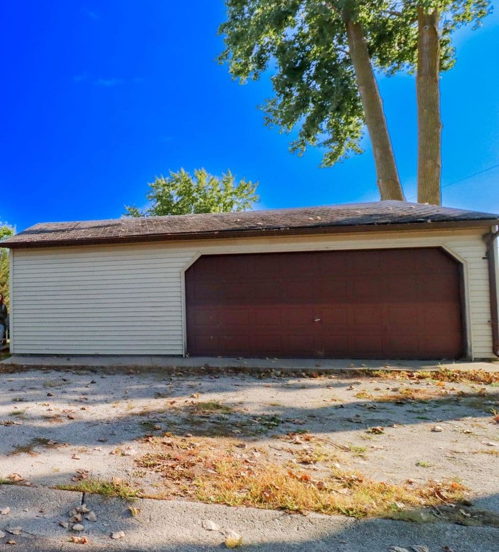 Auburn House: 1801 Dallas st