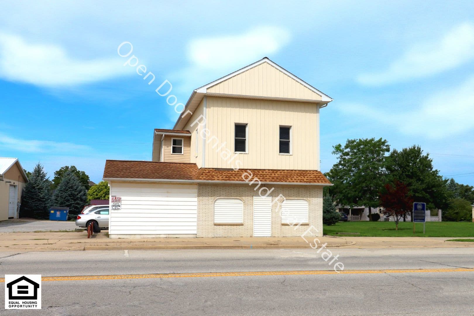 Waterloo Apartment: 255 S Wayne St