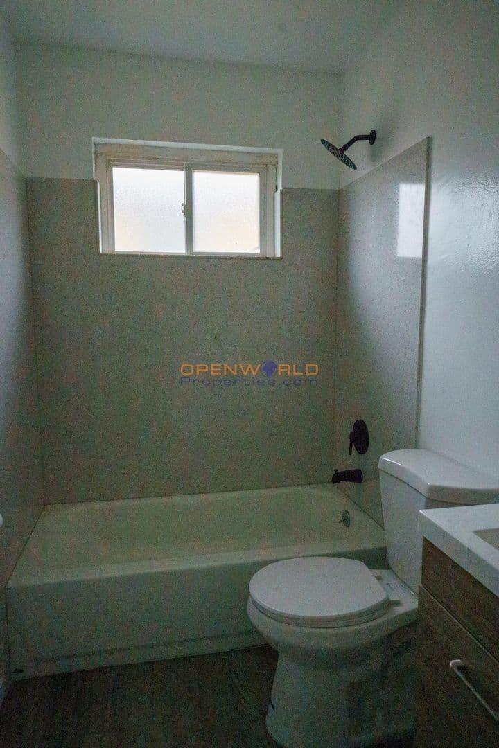Oakland Apartment: 2678 79th Avenue