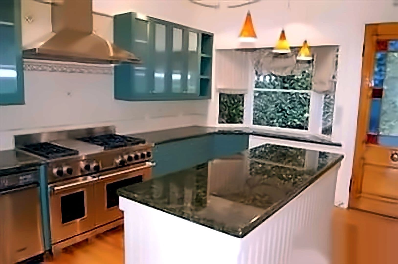 Sausalito House: 105 Bridgeway Blvd