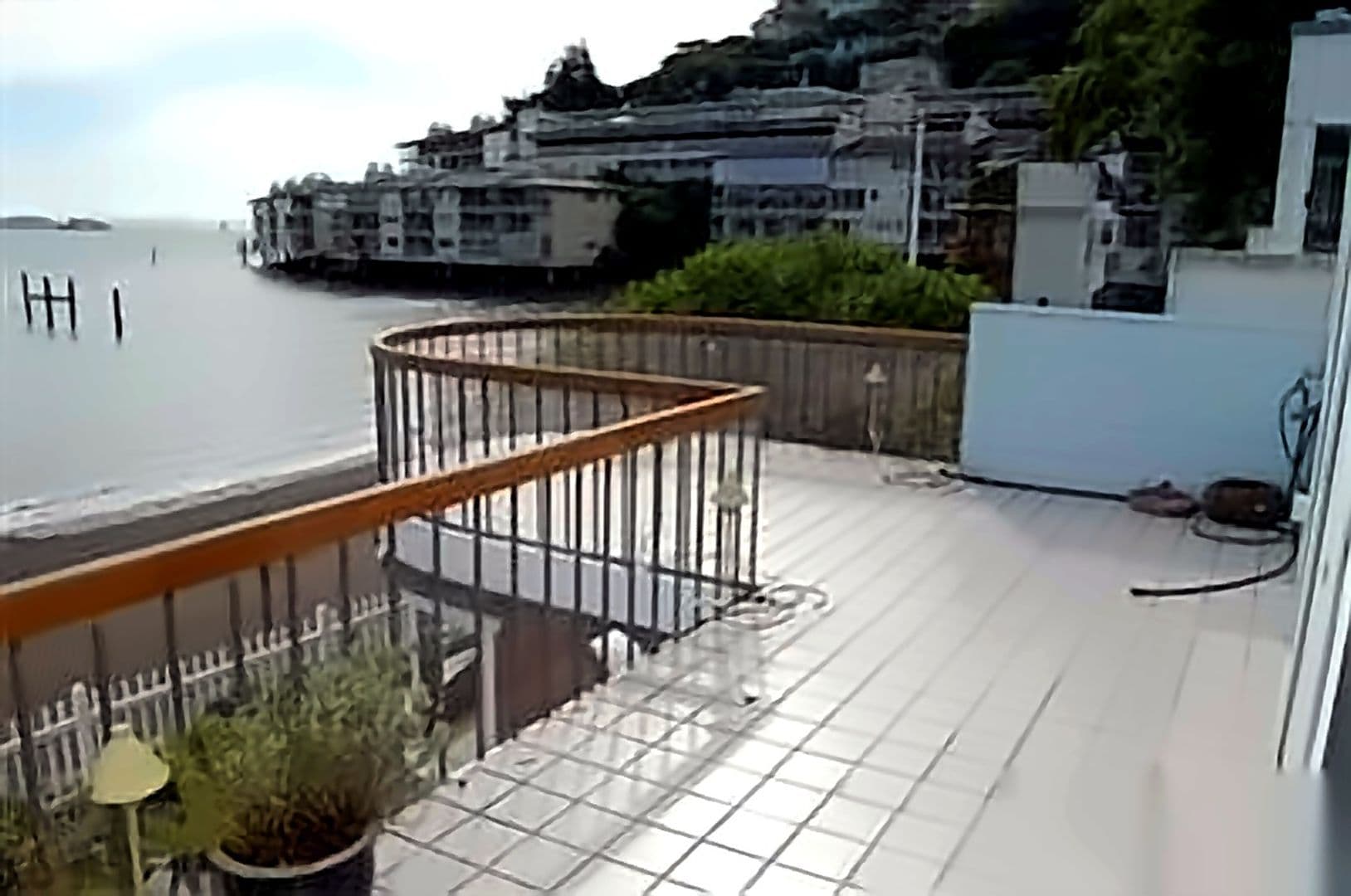 Sausalito House: 105 Bridgeway Blvd
