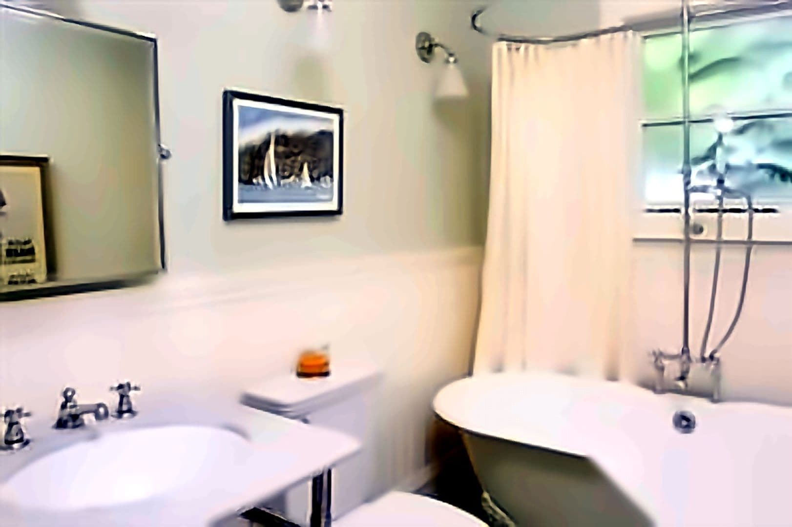 Sausalito House: 105 Bridgeway Blvd