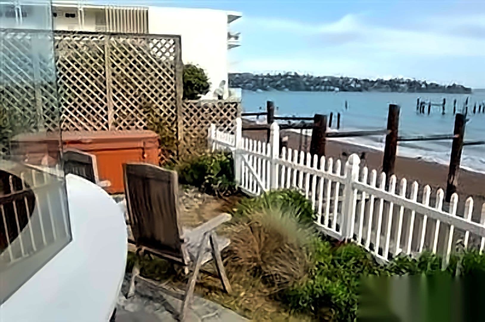 Sausalito House: 105 Bridgeway Blvd