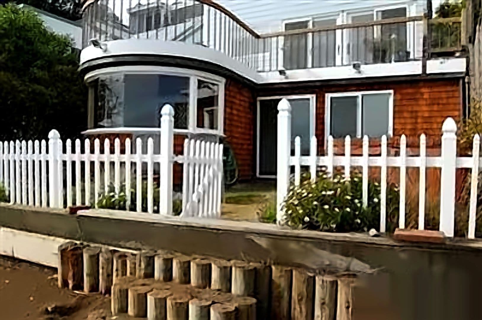 Sausalito House: 105 Bridgeway Blvd