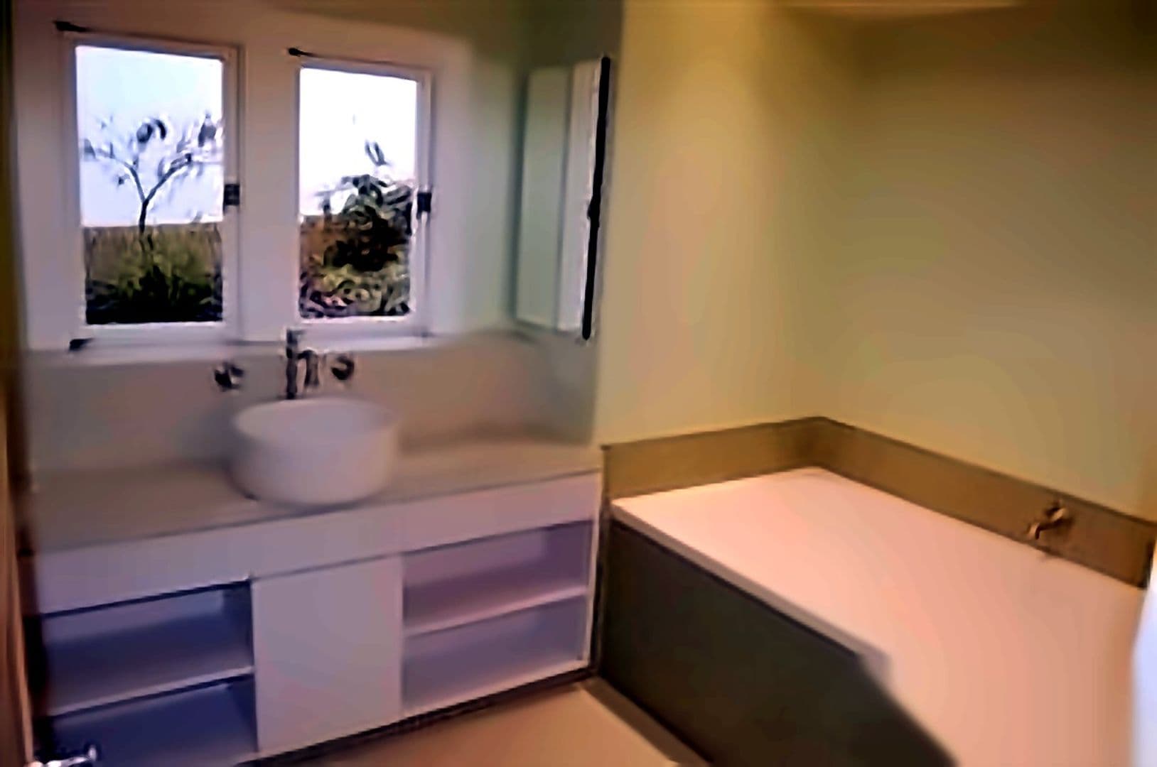 Sausalito House: 105 Bridgeway Blvd