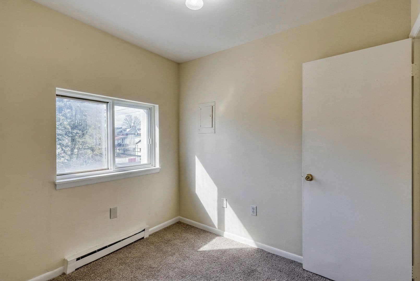 Enola Apartment: 7 Adams St