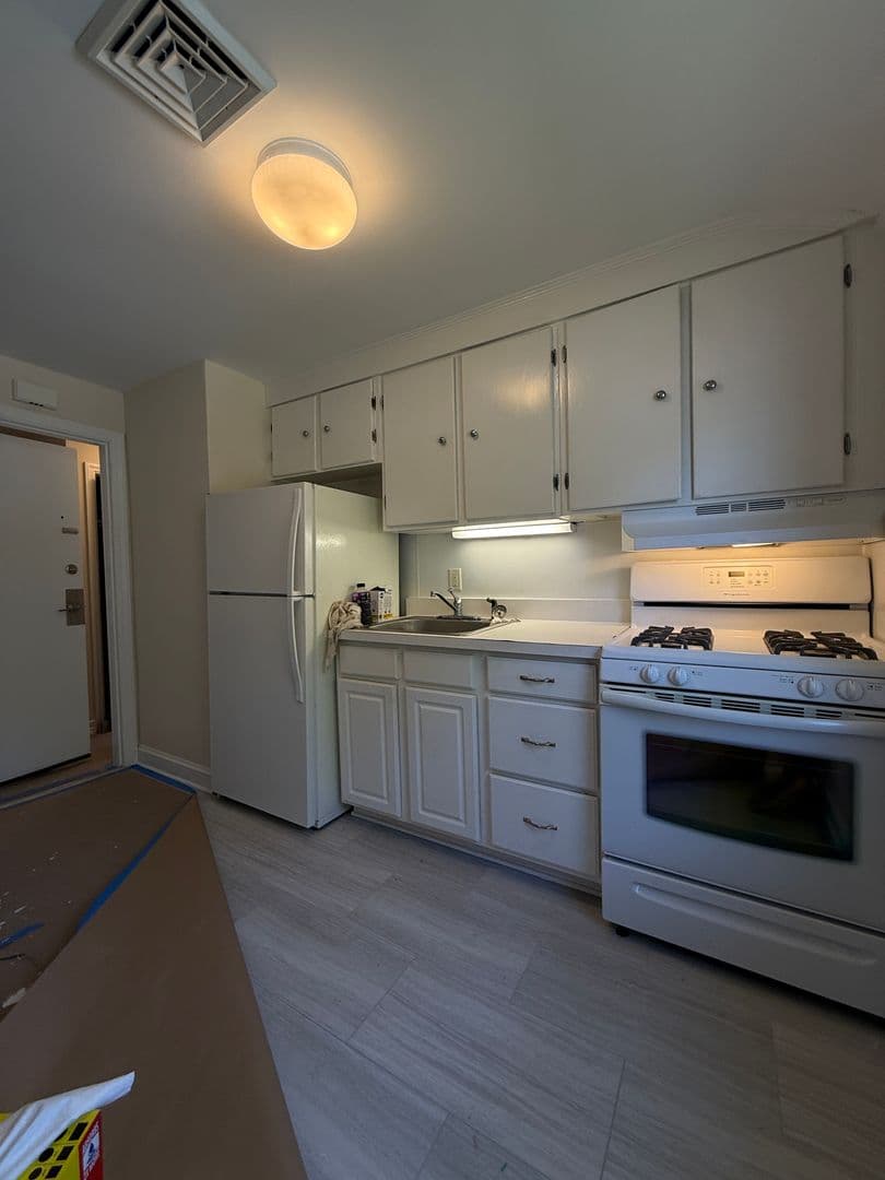 Oaklyn Apartment: 212 Manheim Ave