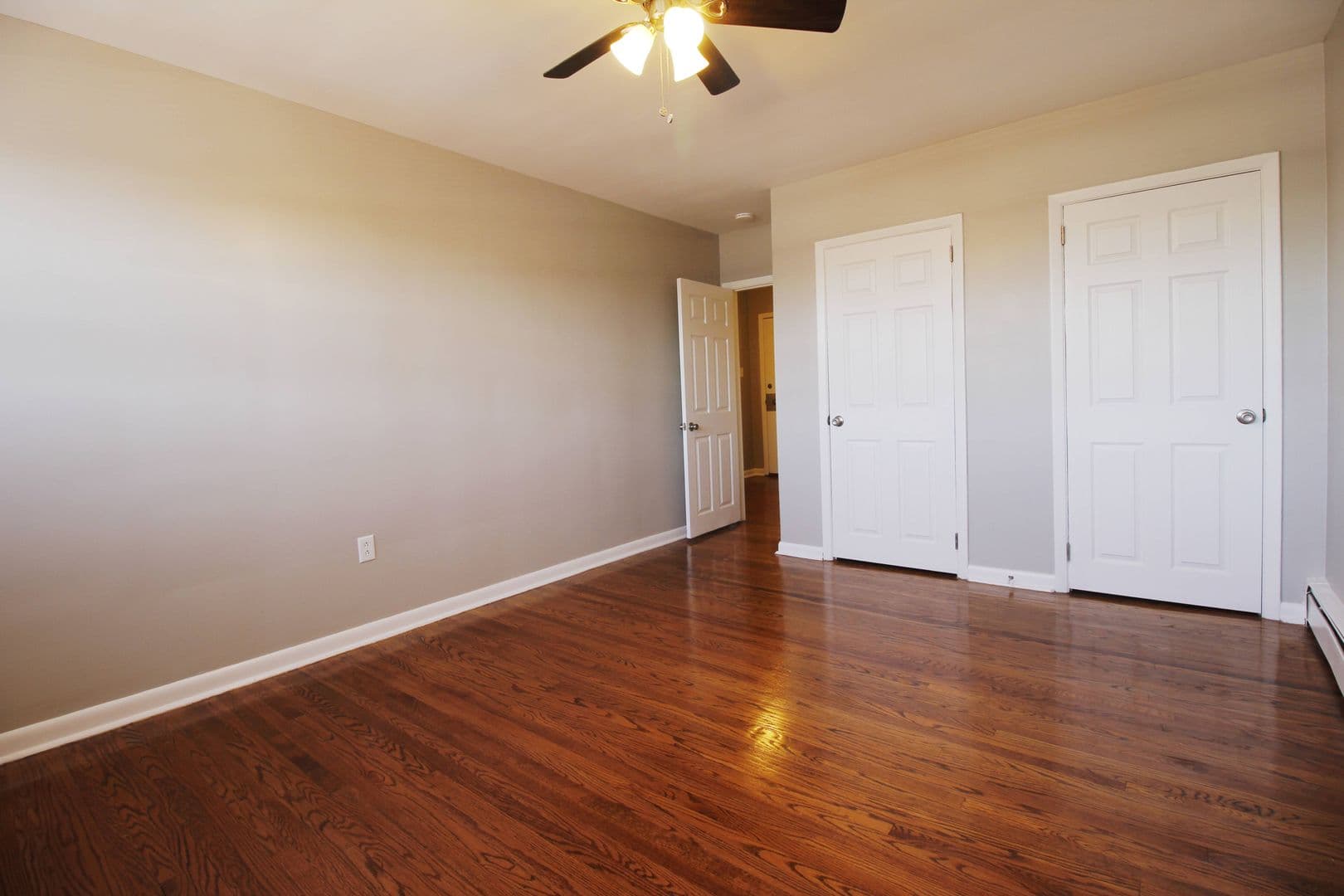 Oaklyn Apartment: 5 W Oakland Ave