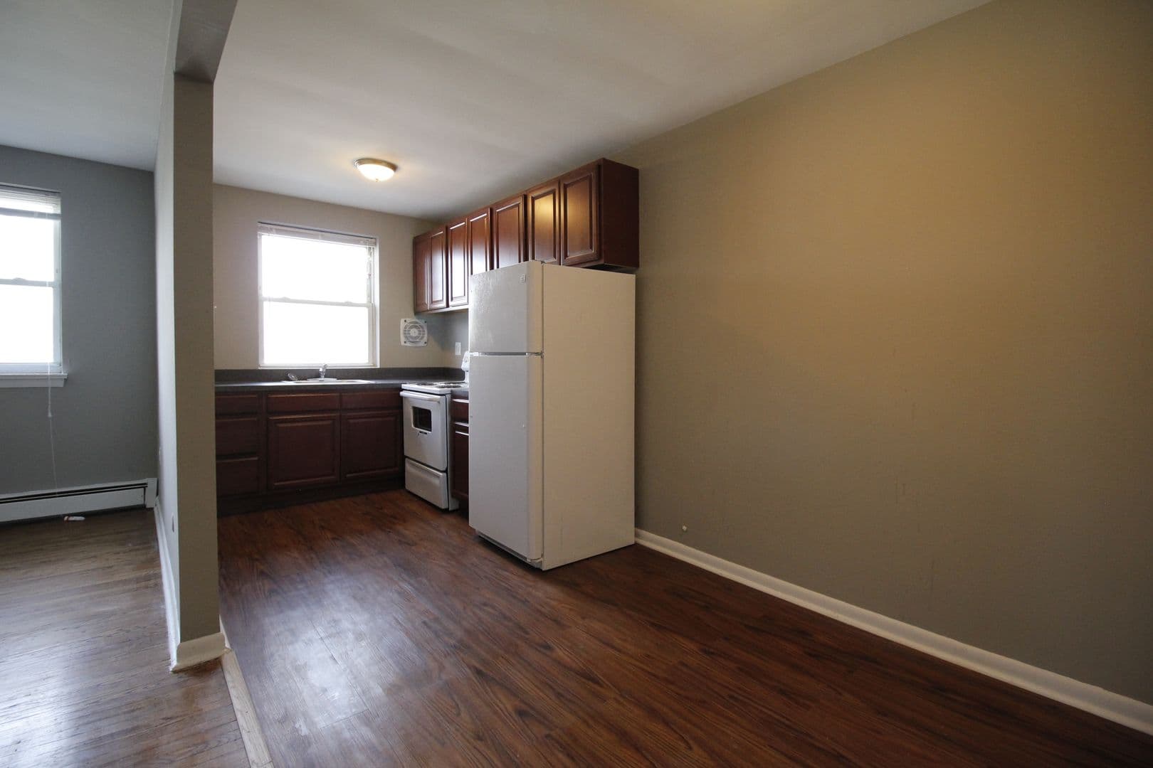 Oaklyn Apartment: 5 W Oakland Ave