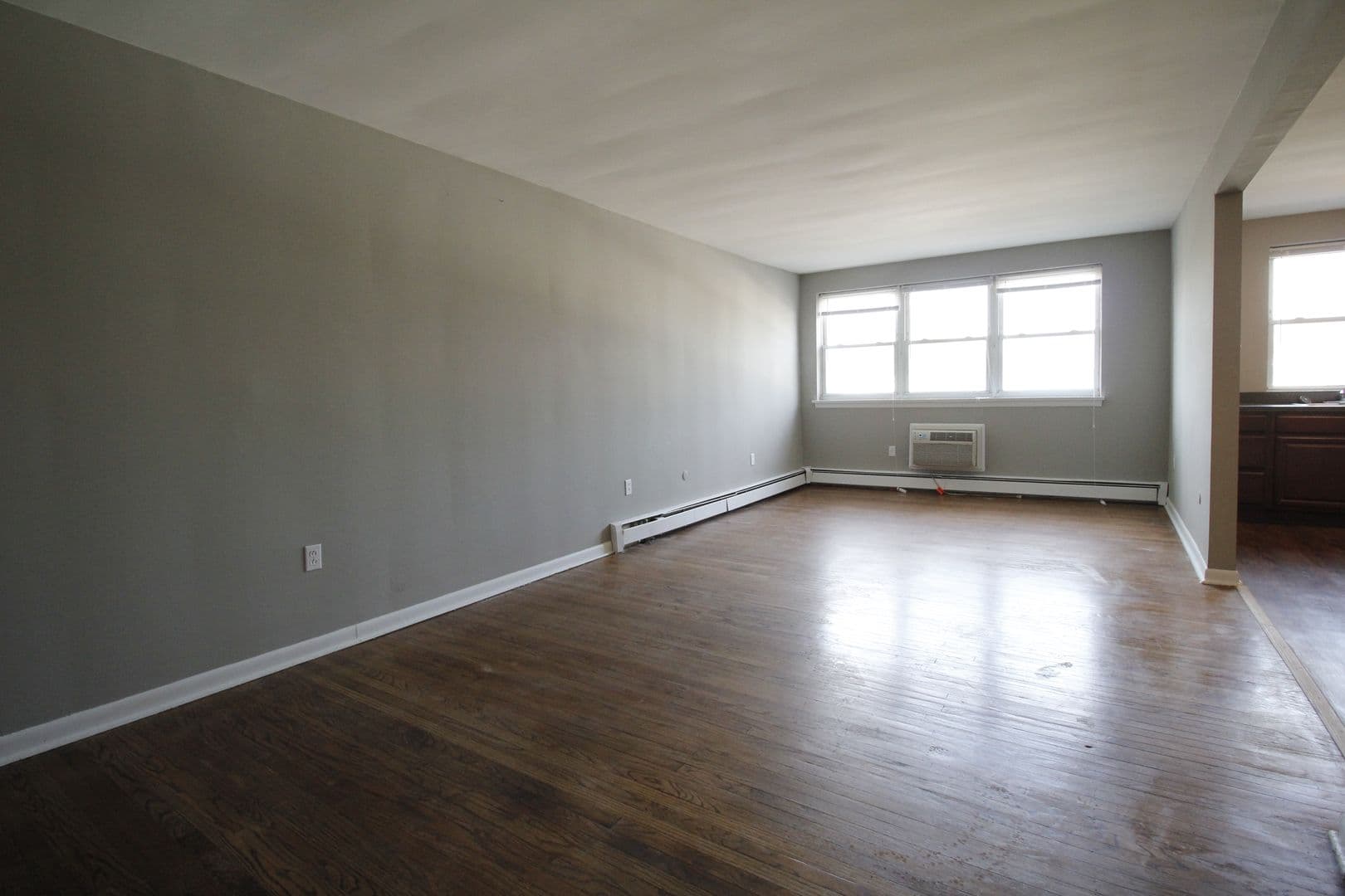 Oaklyn Apartment: 5 W Oakland Ave