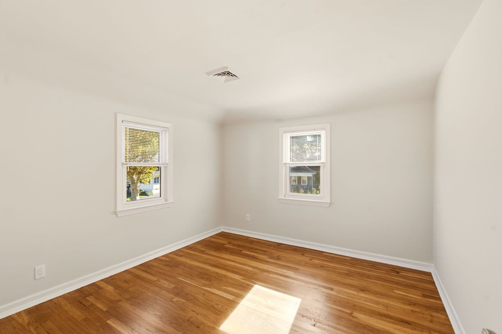 Oaklyn Apartment: 207 Reading Ave