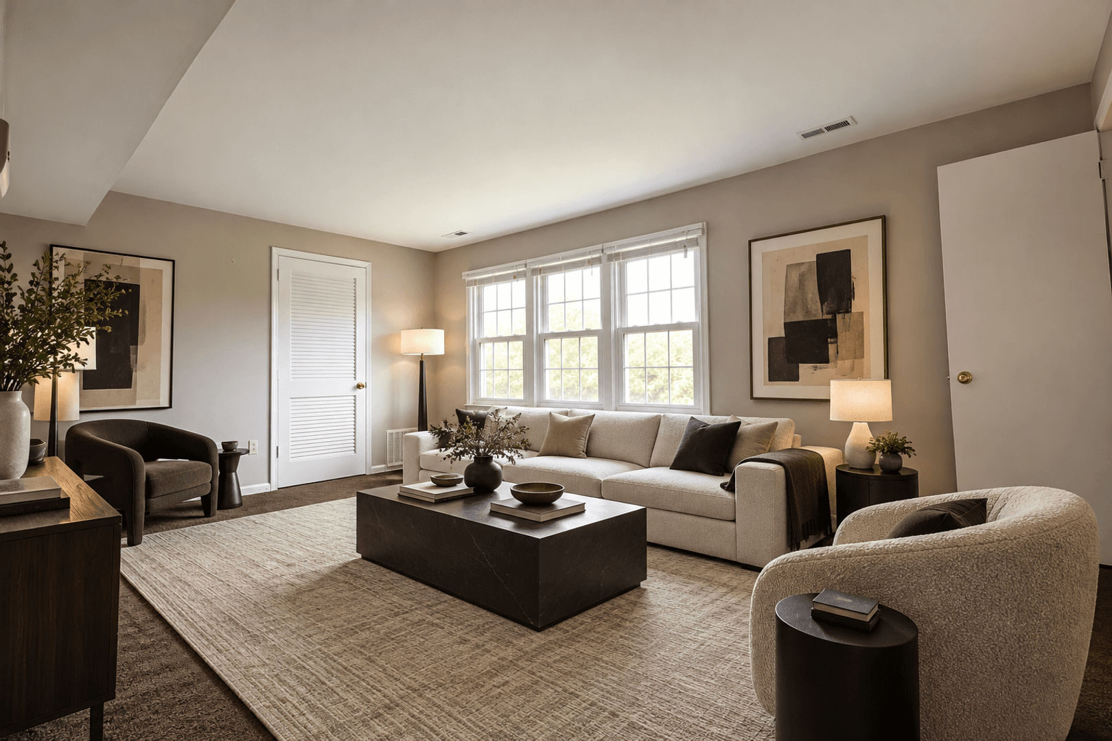 Magnolia Apartment: 300 W Adams Ave