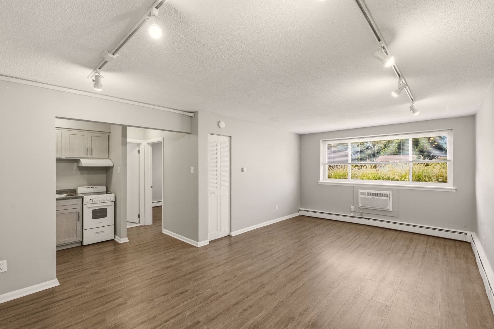 Audubon Apartment: 200 W Merchant St
