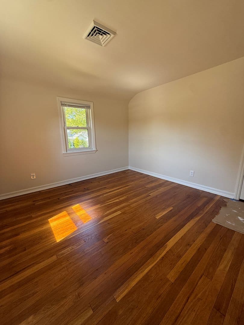 Oaklyn Apartment: 212 Manheim Ave