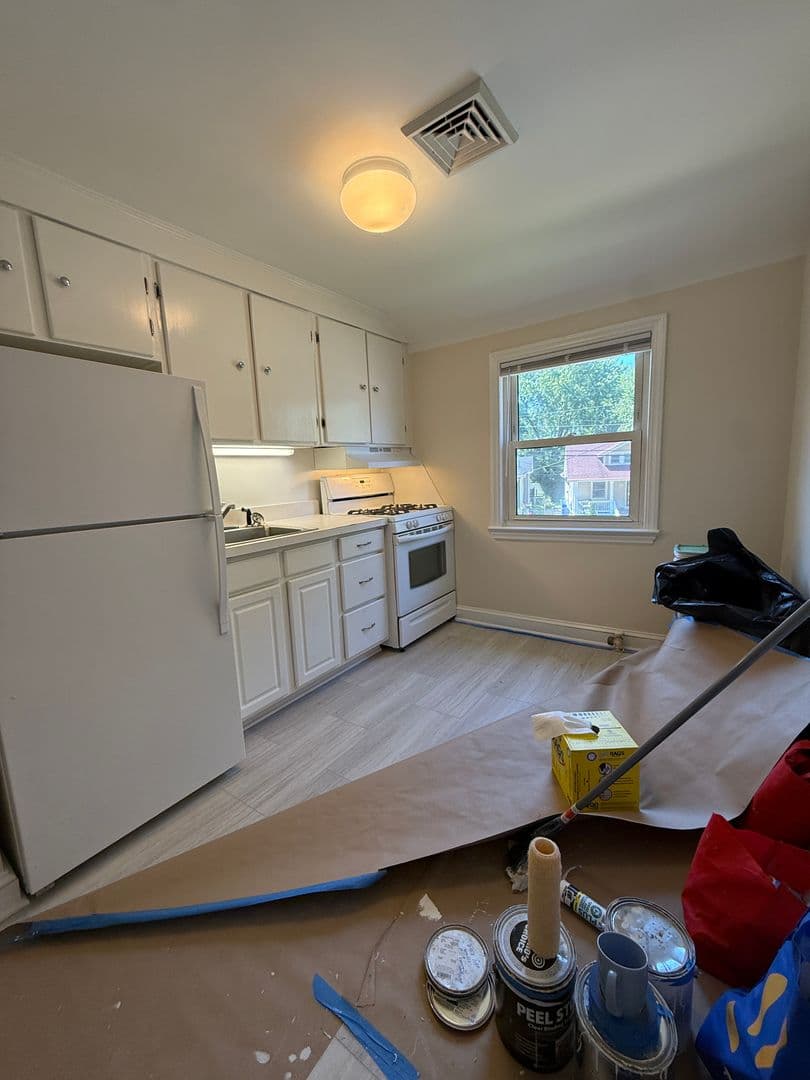 Oaklyn Apartment: 212 Manheim Ave