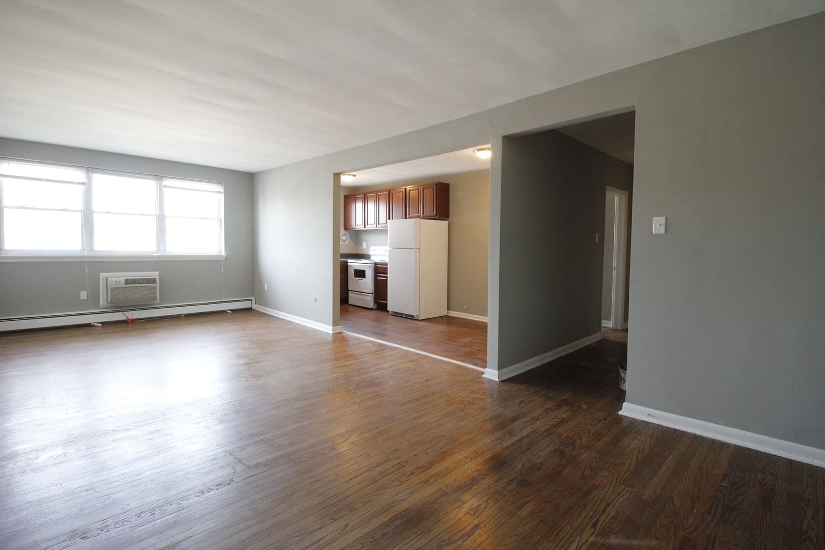 Oaklyn Apartment: 5 W Oakland Ave