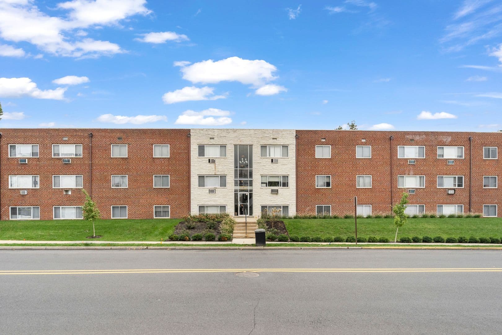 Audubon Apartment: 200 W Merchant St