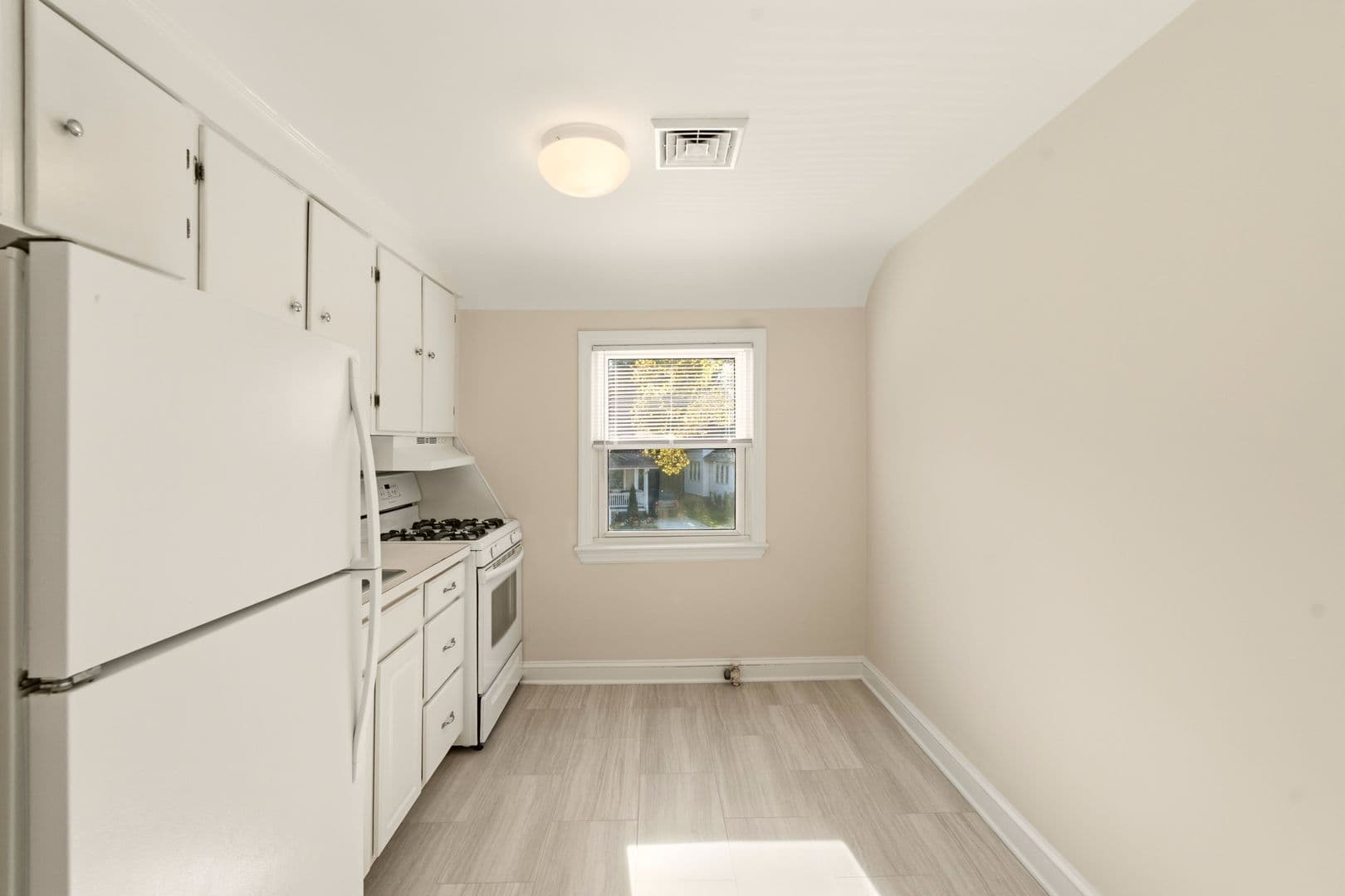 Oaklyn Apartment: 207 Reading Ave