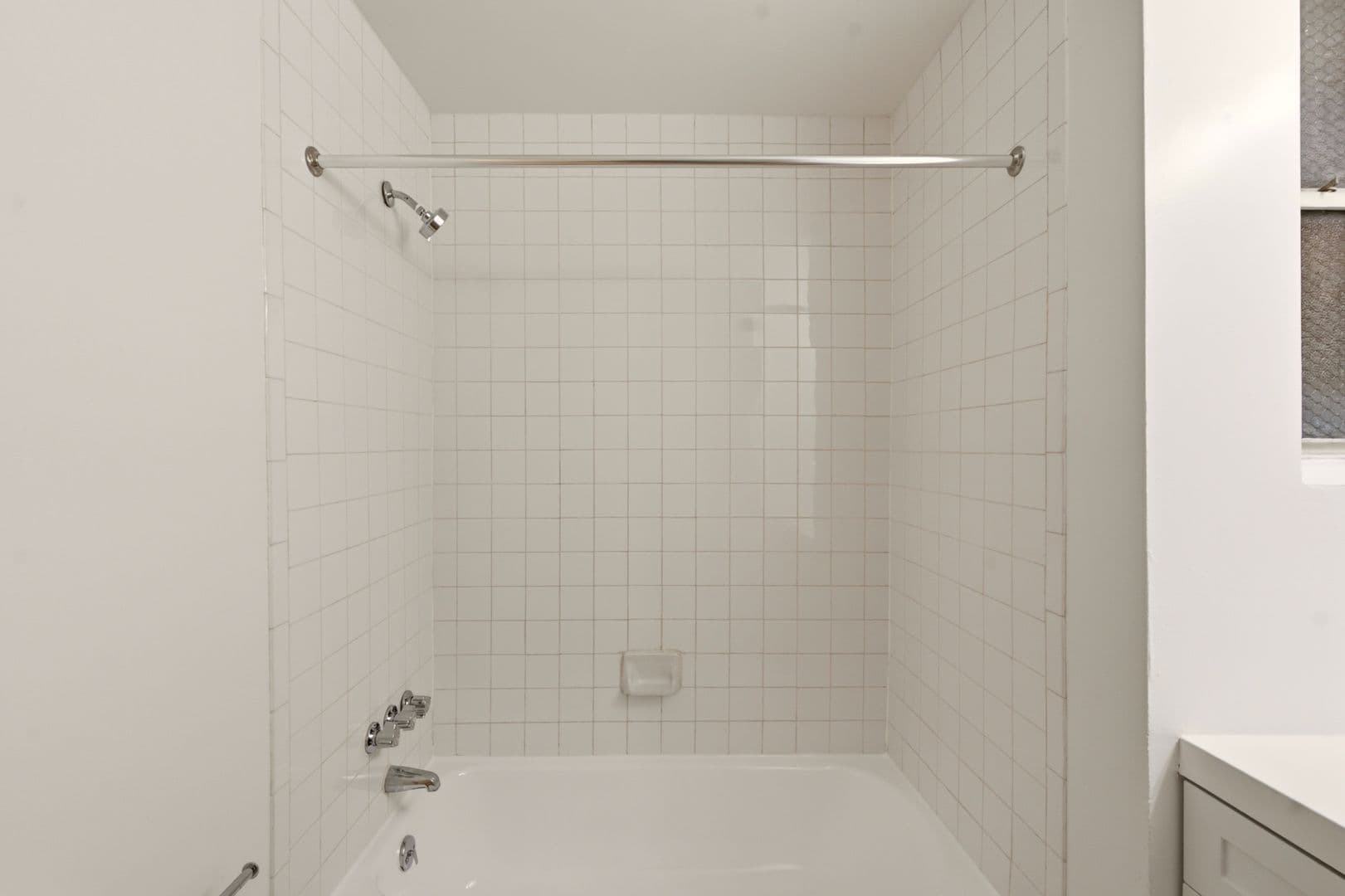 Audubon Apartment: 200 W Merchant St