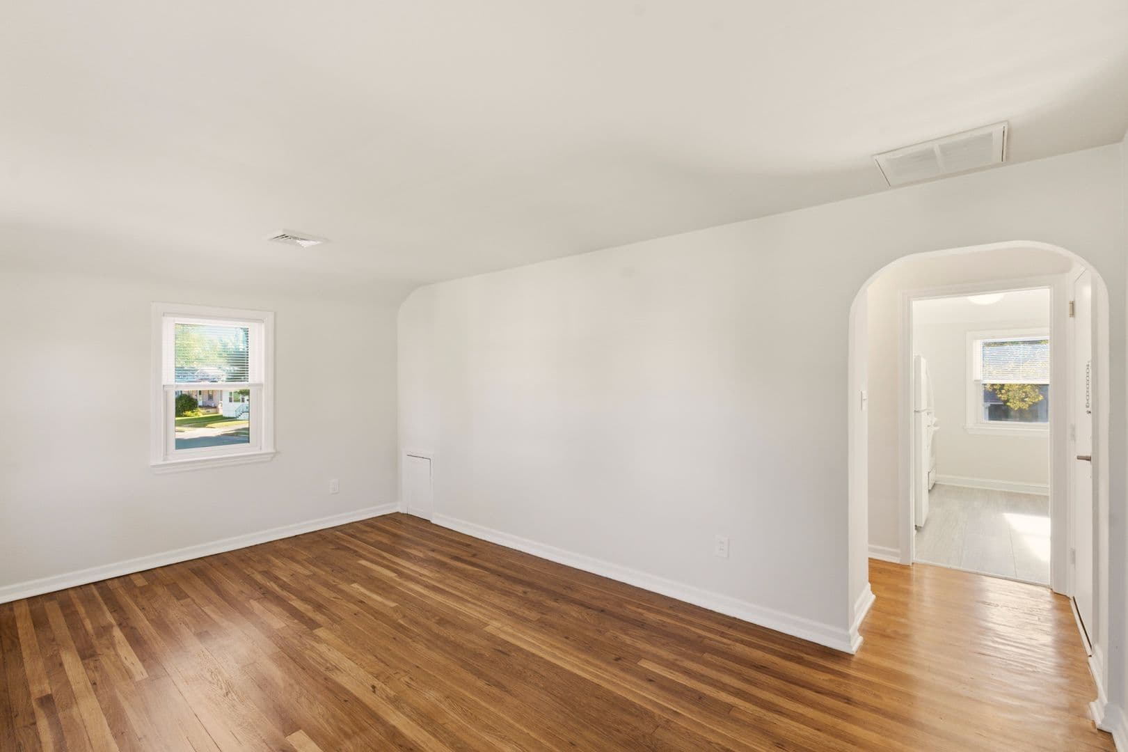 Oaklyn Apartment: 207 Reading Ave
