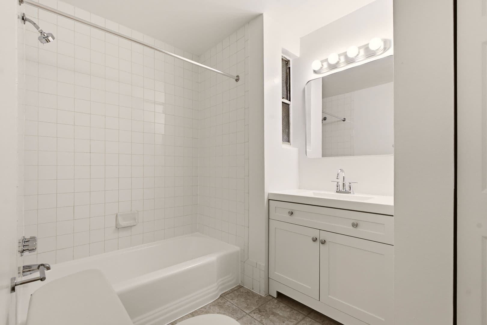 Audubon Apartment: 200 W Merchant St