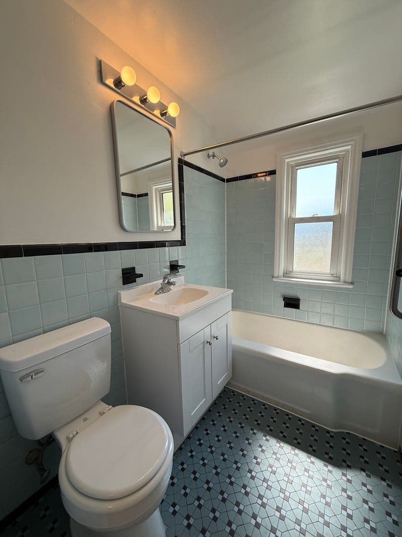 Oaklyn Apartment: 212 Manheim Ave