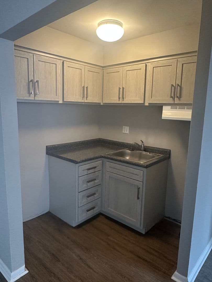 Audubon Apartment: 200 W Merchant St