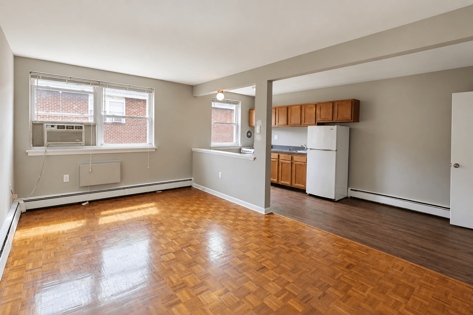 Oaklyn Apartment: 5 W Oakland Ave