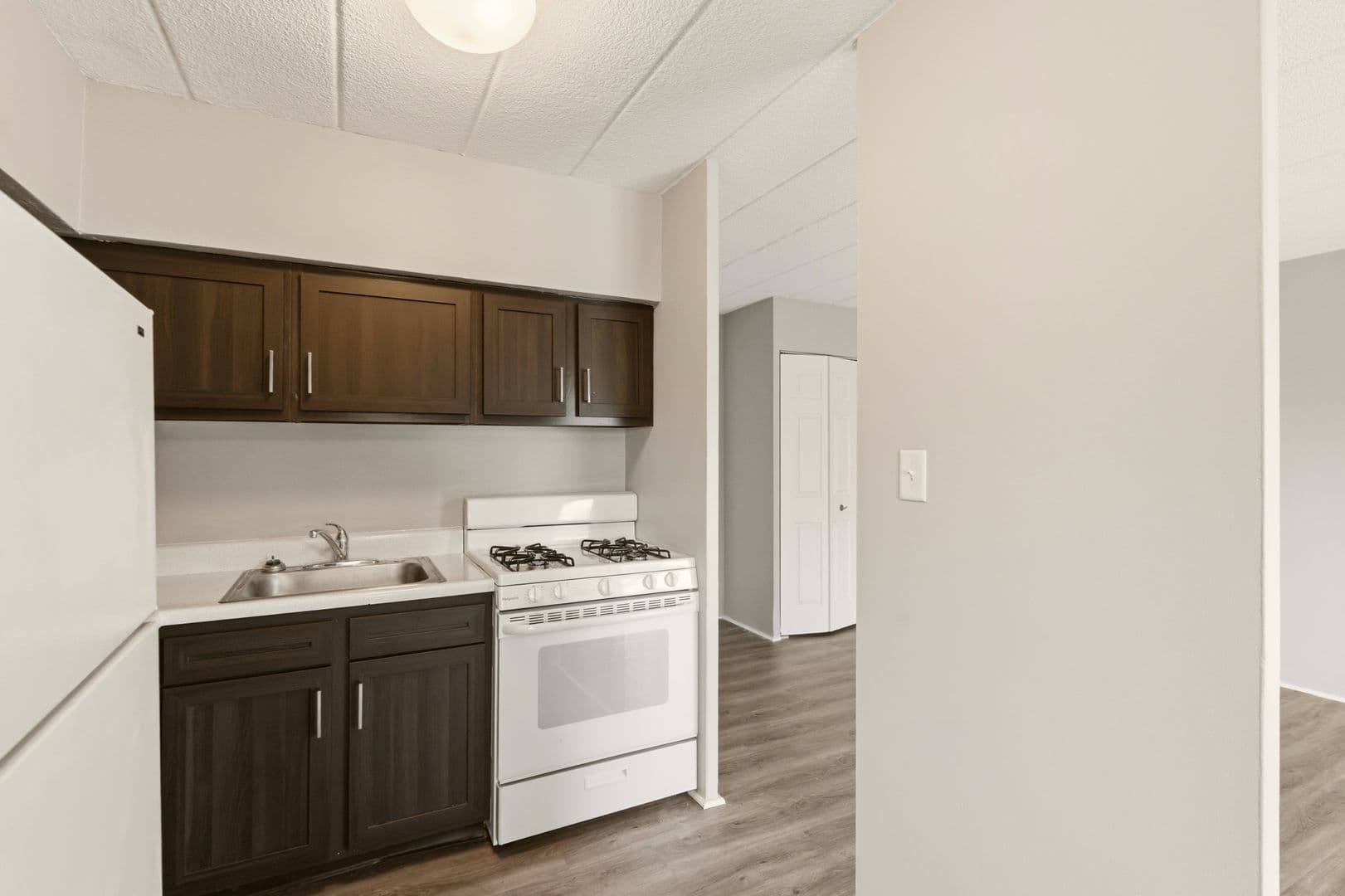Somerdale Apartment: 309 N White Horse Pike
