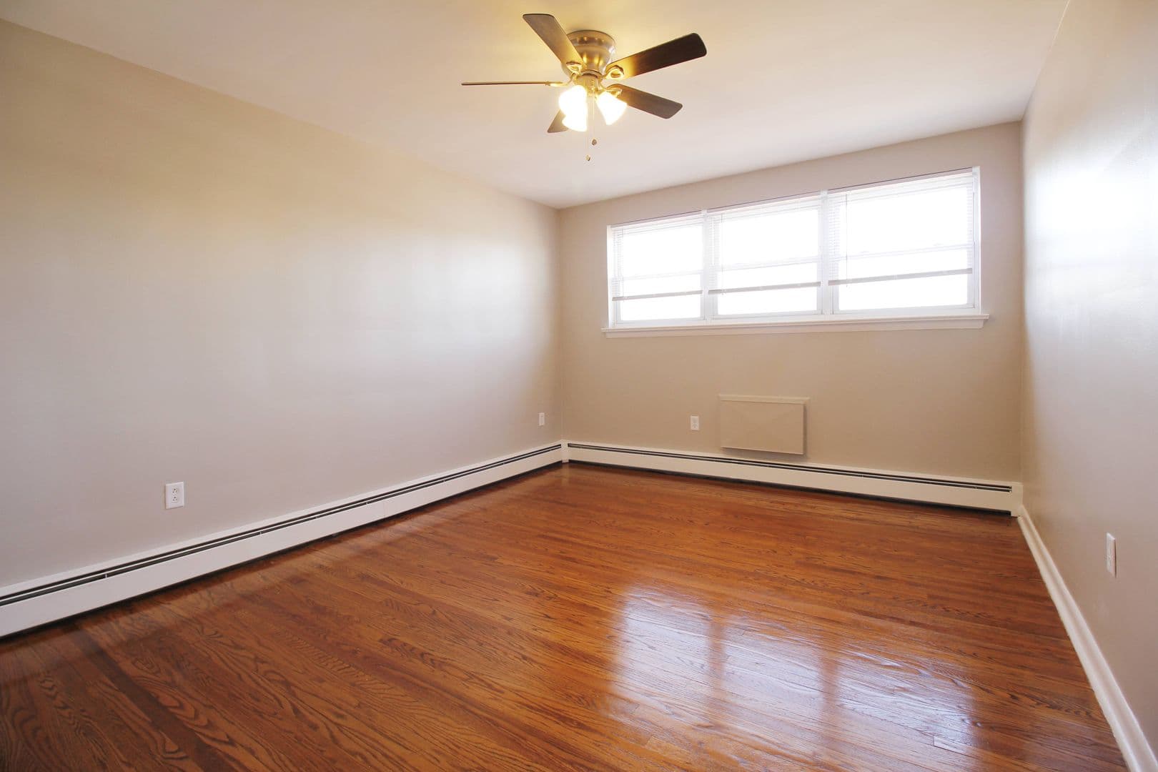 Oaklyn Apartment: 5 W Oakland Ave