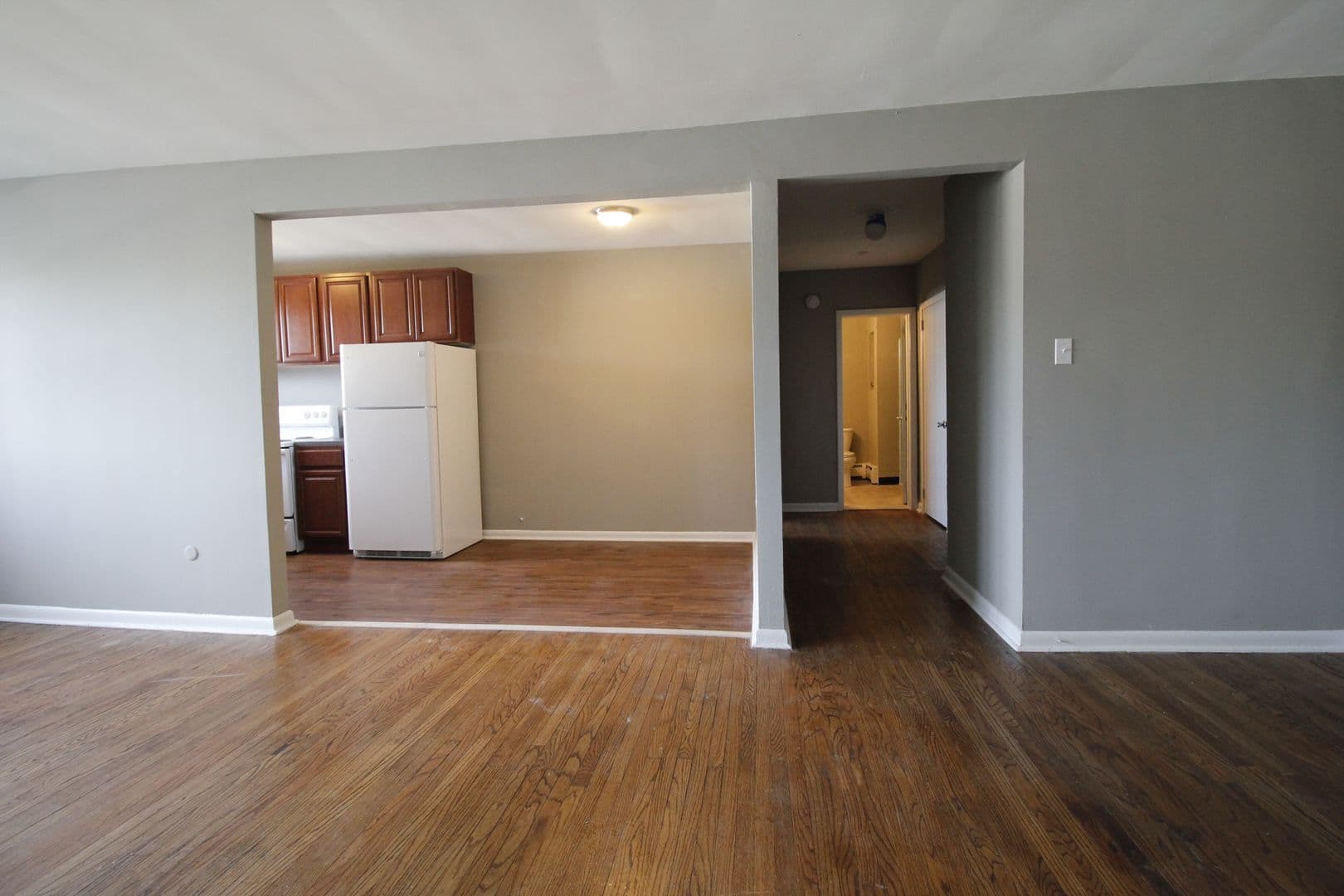 Oaklyn Apartment: 5 W Oakland Ave