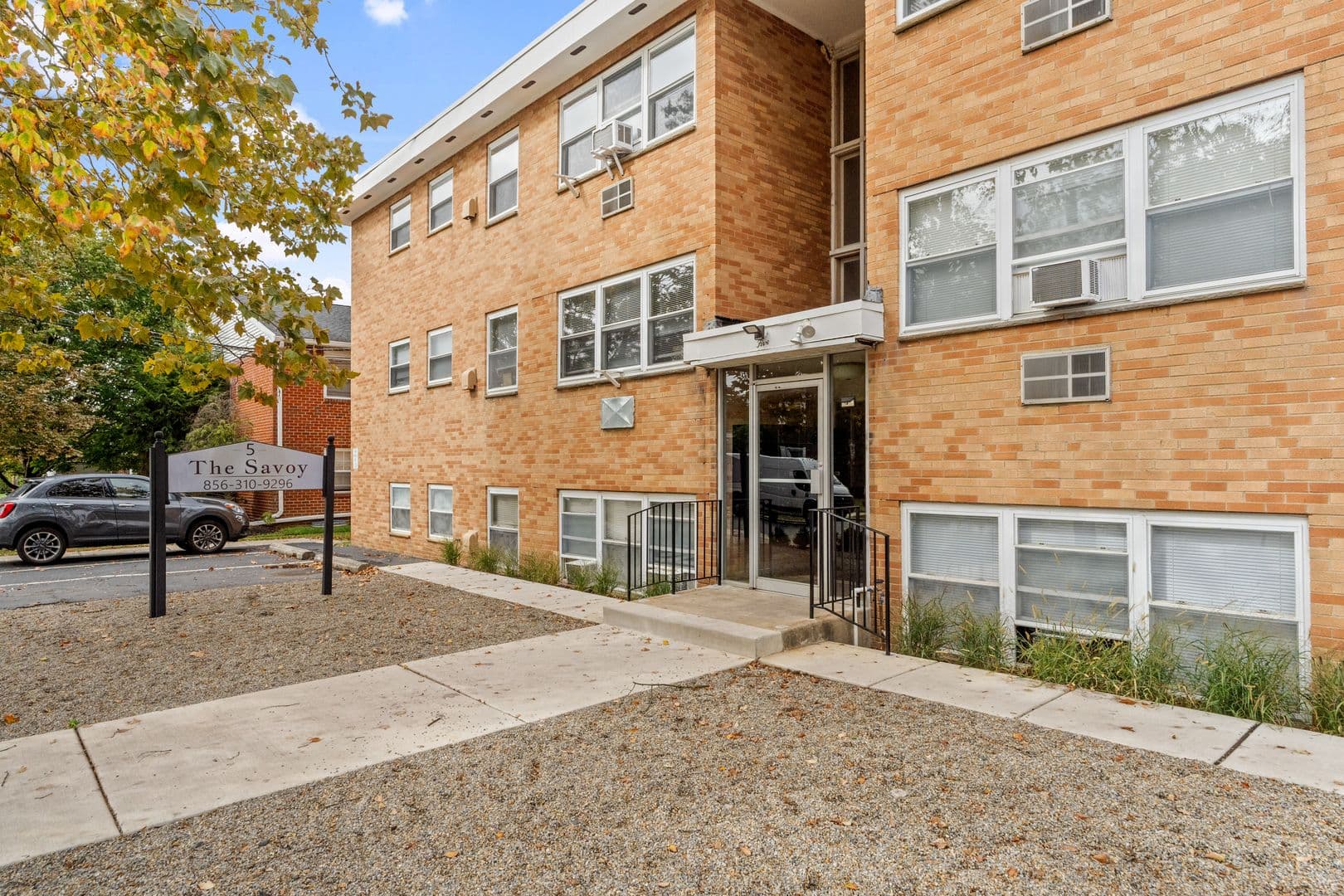 Oaklyn Apartment: 5 W Oakland Ave